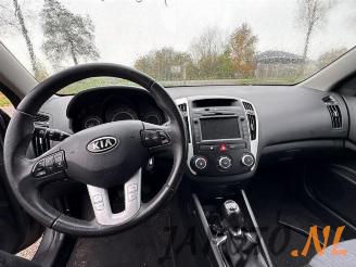 Kia Pro cee d Pro cee'd (EDB3), Hatchback 3-drs, 2008 / 2012 1.4 CVVT 16V picture 9