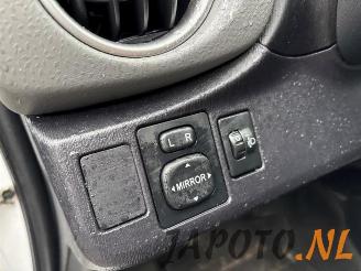 Toyota Yaris Yaris III (P13), Hatchback, 2010 / 2020 1.33 16V Dual VVT-I picture 13