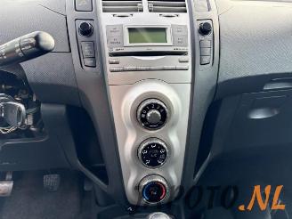 Toyota Yaris Yaris II (P9), Hatchback, 2005 / 2014 1.3 16V VVT-i picture 11