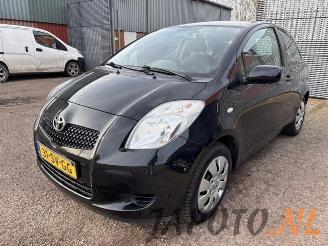Coche siniestrado Toyota Yaris Yaris II (P9), Hatchback, 2005 / 2014 1.3 16V VVT-i 2006/5