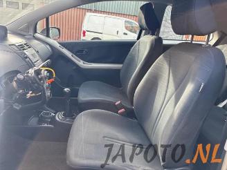 Toyota Yaris Yaris II (P9), Hatchback, 2005 / 2014 1.3 16V VVT-i picture 10