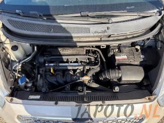 Kia Venga Venga, MPV, 2010 / 2019 1.6 CVVT 16V picture 16