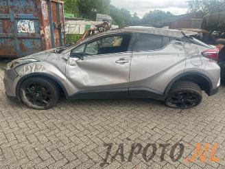 Toyota C-HR C-HR (X1,X5), SUV, 2016 1.8 16V Hybrid picture 2