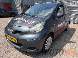 damaged passenger cars Toyota Aygo Aygo (B10), Hatchback, 2005 / 2014 1.0 12V VVT-i 2011/2