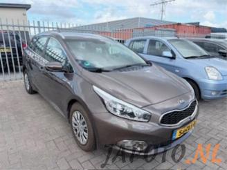 Coche siniestrado Kia Cee d Cee'd Sportswagon (JDC5), Combi, 2012 / 2018 1.6 GDI 16V 2013/1