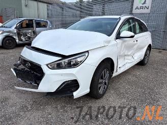 Salvage car Hyundai I-30 i30 Wagon (PDEF), Combi, 2017 1.0 T-GDI 12V 2019/3