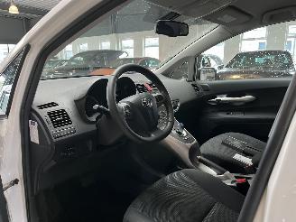Toyota Auris 1.8 Full Hybrid Dynamic picture 13