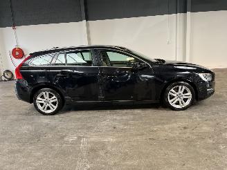 Volvo V-60 2.4 D6 AWD Plug-In Hybrid NL NAP! picture 6