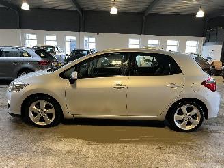 Toyota Auris 1.8 Full Hybrid Executive 44.000 NAP! picture 2