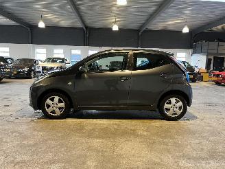 Toyota Aygo 1.0 VVT-i x-play NAP! picture 2
