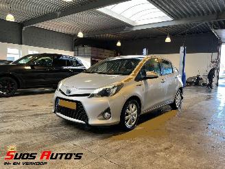 Damaged car Toyota Yaris 1.5 Full Hybrid Aspiration NAP 2012/6