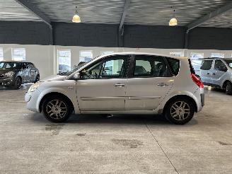 Renault Scenic 2.0-16V Tech Line picture 2