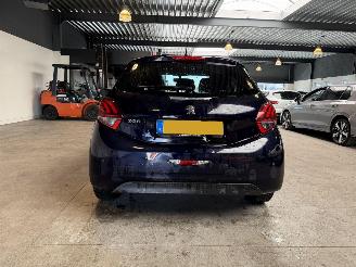 Peugeot 208 1.2 PureTech Allure picture 4