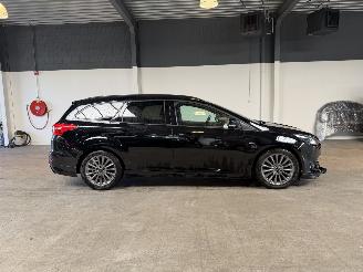 Ford Focus 1.0 Titanium picture 6