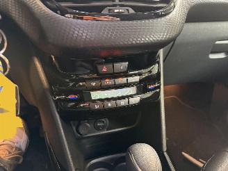 Peugeot 2008 1.2 PureTech Allure Automaat! 90.000 KM! picture 18
