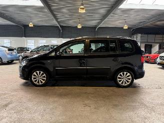 Volkswagen Touran 1.2 TSI Highline BlueMotion 7 persons NAP! picture 2
