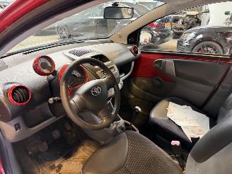 Toyota  1.0-12V Aspiration Red 93.000 NAP! picture 16