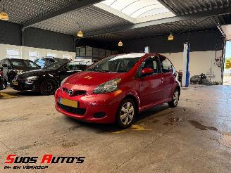 Unfallwagen Toyota  1.0-12V Aspiration Red 93.000 NAP! 2010/12
