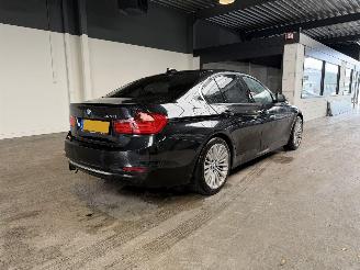 BMW 3-serie 320i Executive picture 5