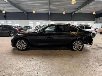 BMW 3-serie 320i Executive picture 2