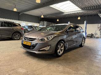 krockskadad bil auto Hyundai I-40 1.6 GDI Blue Business Edition 2013/5