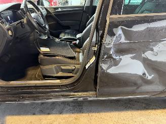 Volkswagen Golf E EDITION! 54.000 NAP! picture 14