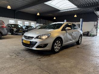 Schadeauto Opel Astra 1.4 Turbo 2015/5