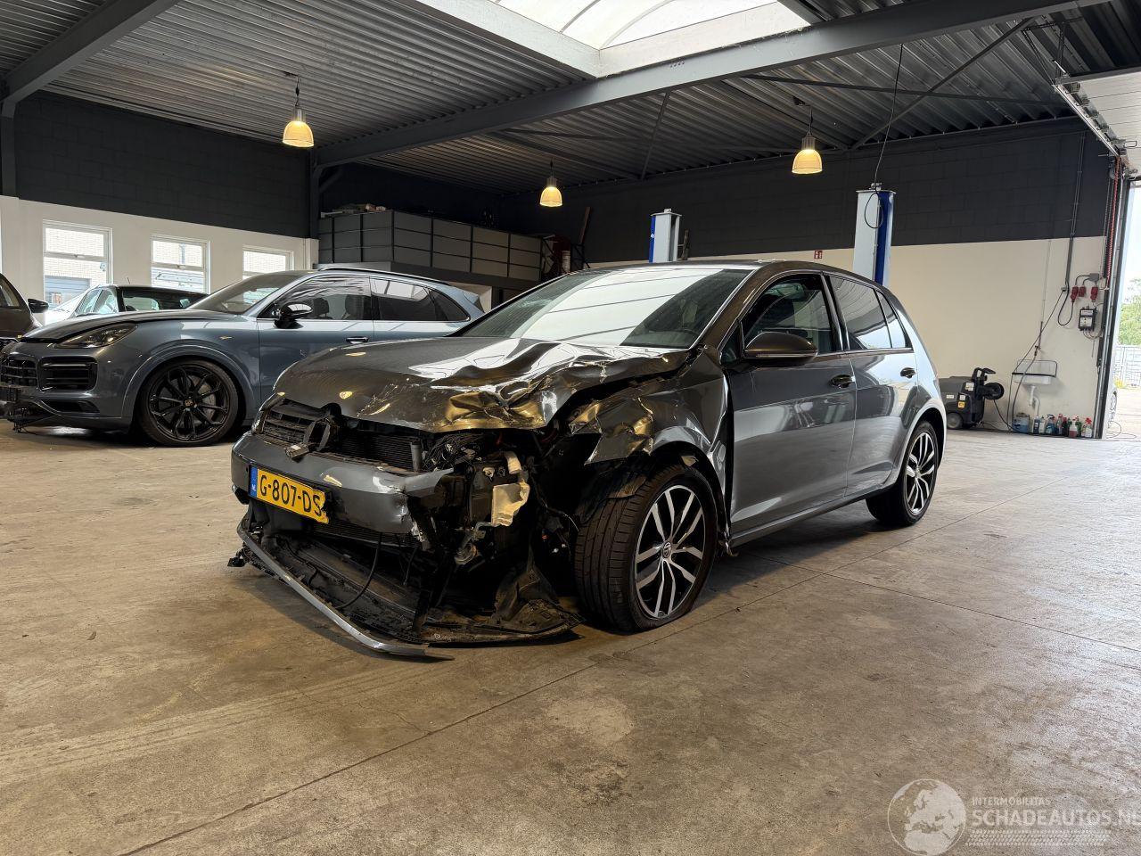 Volkswagen Golf 1.5 TSI Highline Business R 50.000 KM!
