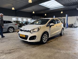 damaged passenger cars Kia Rio 1.2 CVVT Plus Pack 2013/2