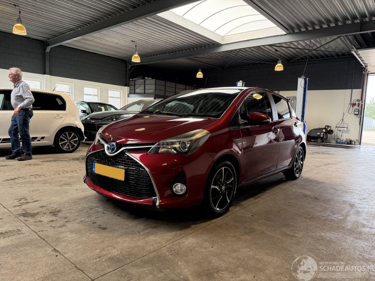 Toyota Yaris 1.5 Hybrid Volcano Edition