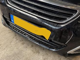 Peugeot 108 1.0 e-VTi Allure picture 9