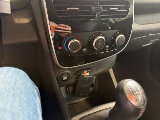 Renault Clio Estate 0.9 TCe Night&Day picture 24