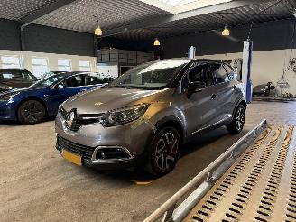 Vaurioauto  passenger cars Renault Captur 0.9 TCe Intens 2016/10