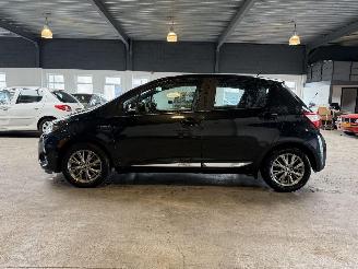 Toyota Yaris 1.5 Hybrid Executive picture 2