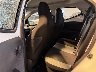 Toyota Aygo 1.0 VVT-i x-wave picture 16