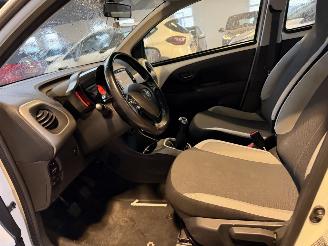 Toyota Aygo 1.0 VVT-i x-wave picture 19