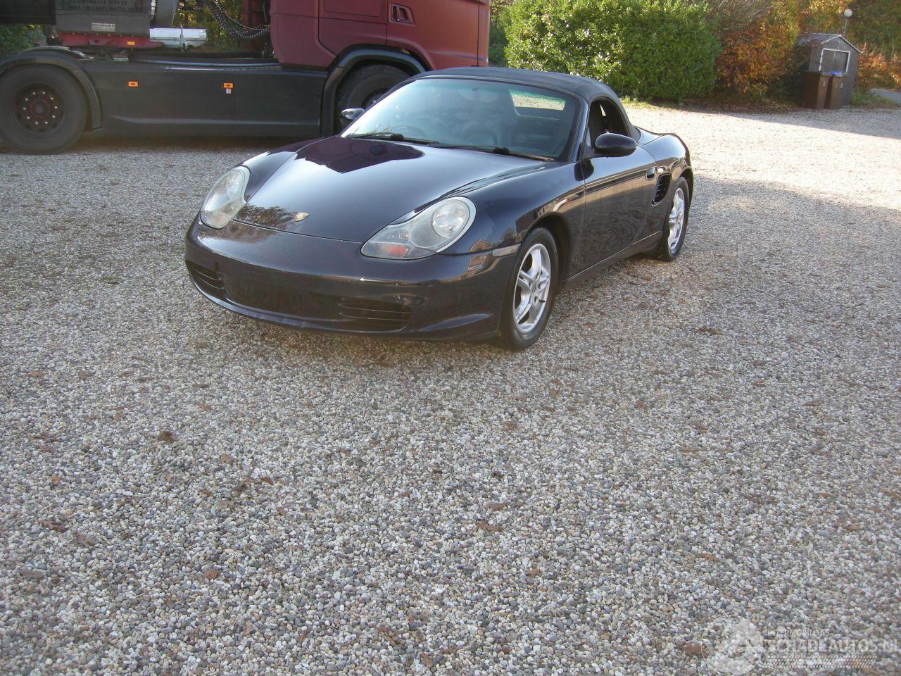 Porsche Boxster 2.7 BJ:2003 . ( deze Boxster is alleen voor onderdelen )