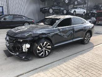 Salvage car Volkswagen Arteon 2.0 TSI 2018/1