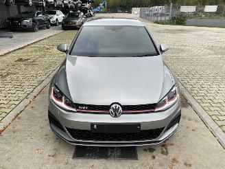 Volkswagen Golf GTI picture 3