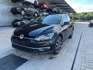 Damaged car Volkswagen Golf VII 2.0 TDI 4motion 2017/10