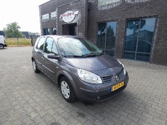 Renault Scenic 1.6-16V DYNAM.COMF. picture 2