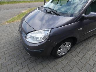 Renault Scenic 1.6-16V DYNAM.COMF. picture 19