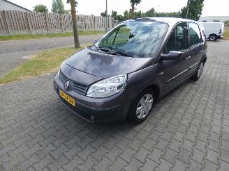 Renault Scenic 1.6-16V DYNAM.COMF. picture 7