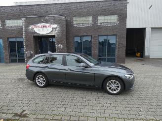 Vaurioauto  passenger cars BMW 3-serie Touring 318i Cent.Hi.Ex. 2017/1