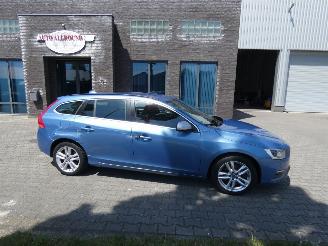 skadebil auto Volvo V-60 D6 Twin Engine R-Design 2015/9