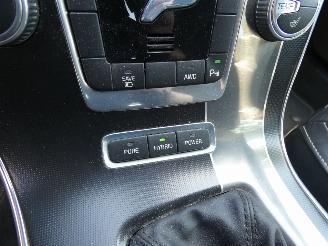 Volvo V-60 D6 Twin Engine R-Design picture 21