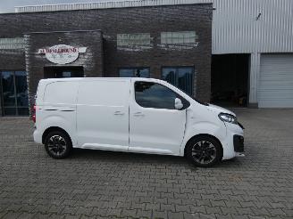 Schade bestelwagen Opel Vivaro 2.0 CDTI L2H1 Innovation 2020/11