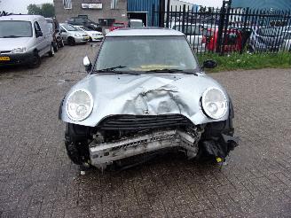 Mini One (R50) Hatchback 1.6 16V One (W10-B16A) [66kW] picture 1