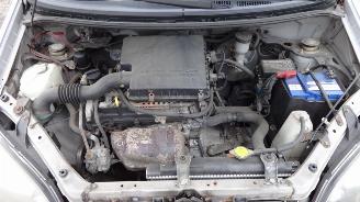 Daihatsu YRV (M2) Hatchback 1.3 16V DVVT (K3-VE) [63kW] picture 5