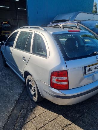 Skoda Fabia (6Y5) Combi 5-drs 1.4i 16V (AUA) [55kW] picture 5